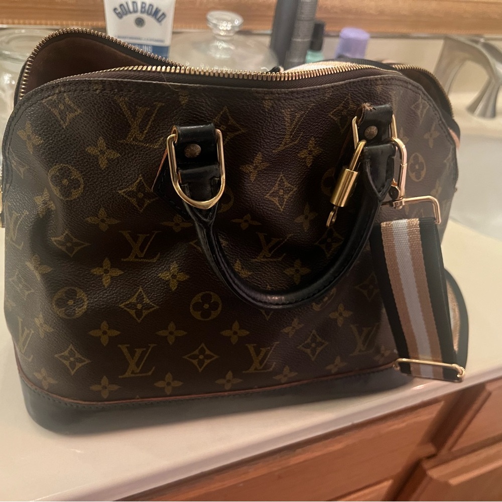 ✅AUTHENTIC LOUIS VUITTON ALMA PM